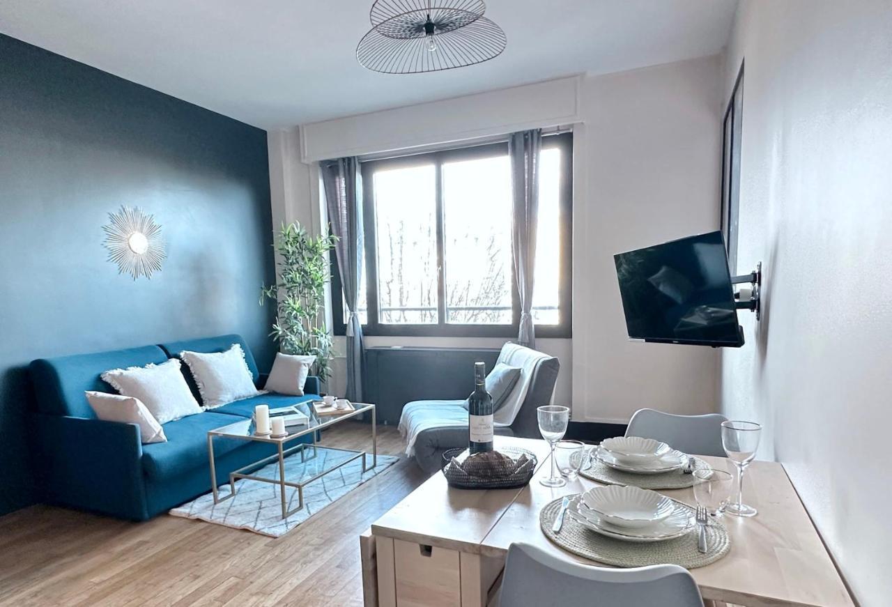 Stylish Apartment With A Balcony In Paris Eksteriør bilde