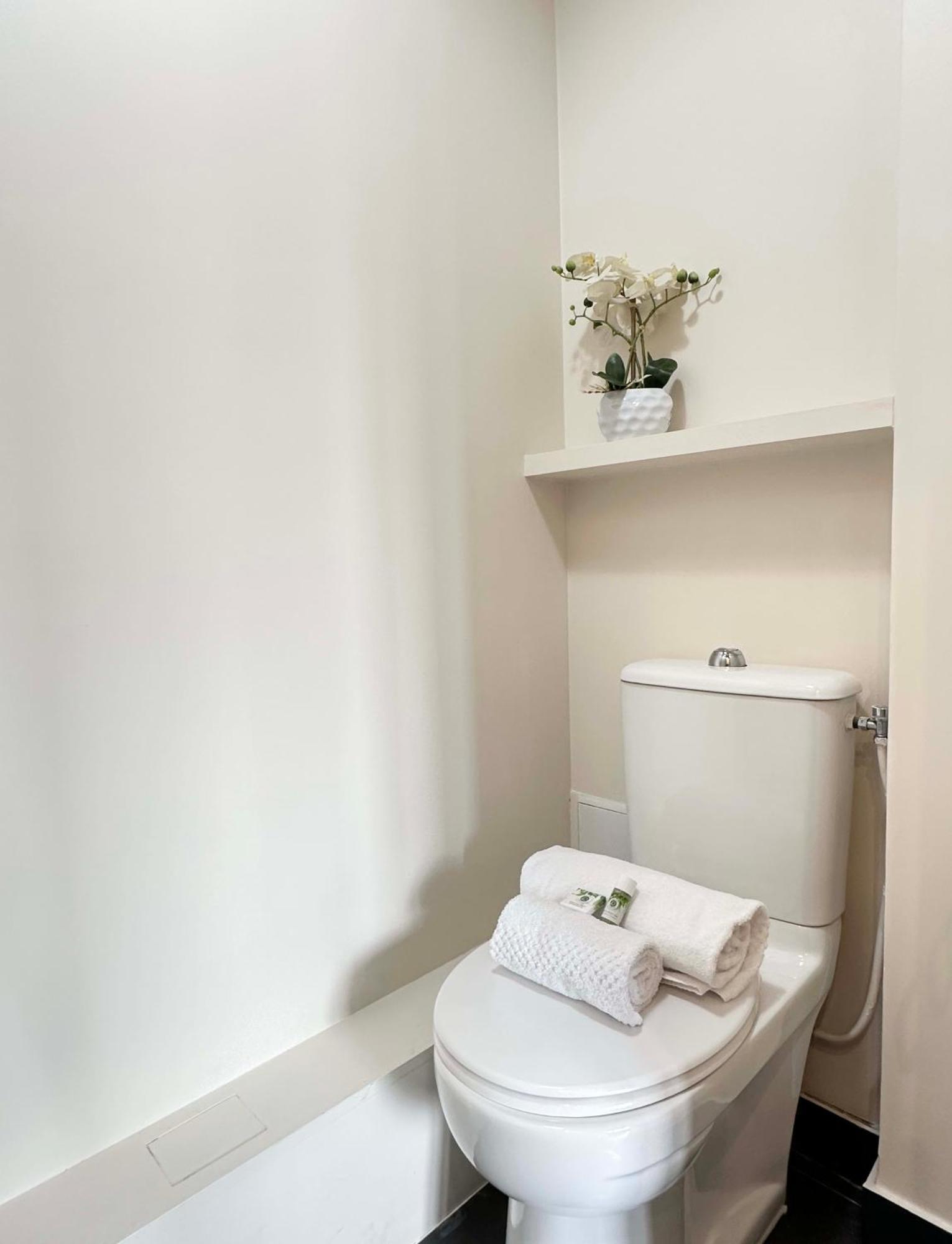 Stylish Apartment With A Balcony In Paris Eksteriør bilde