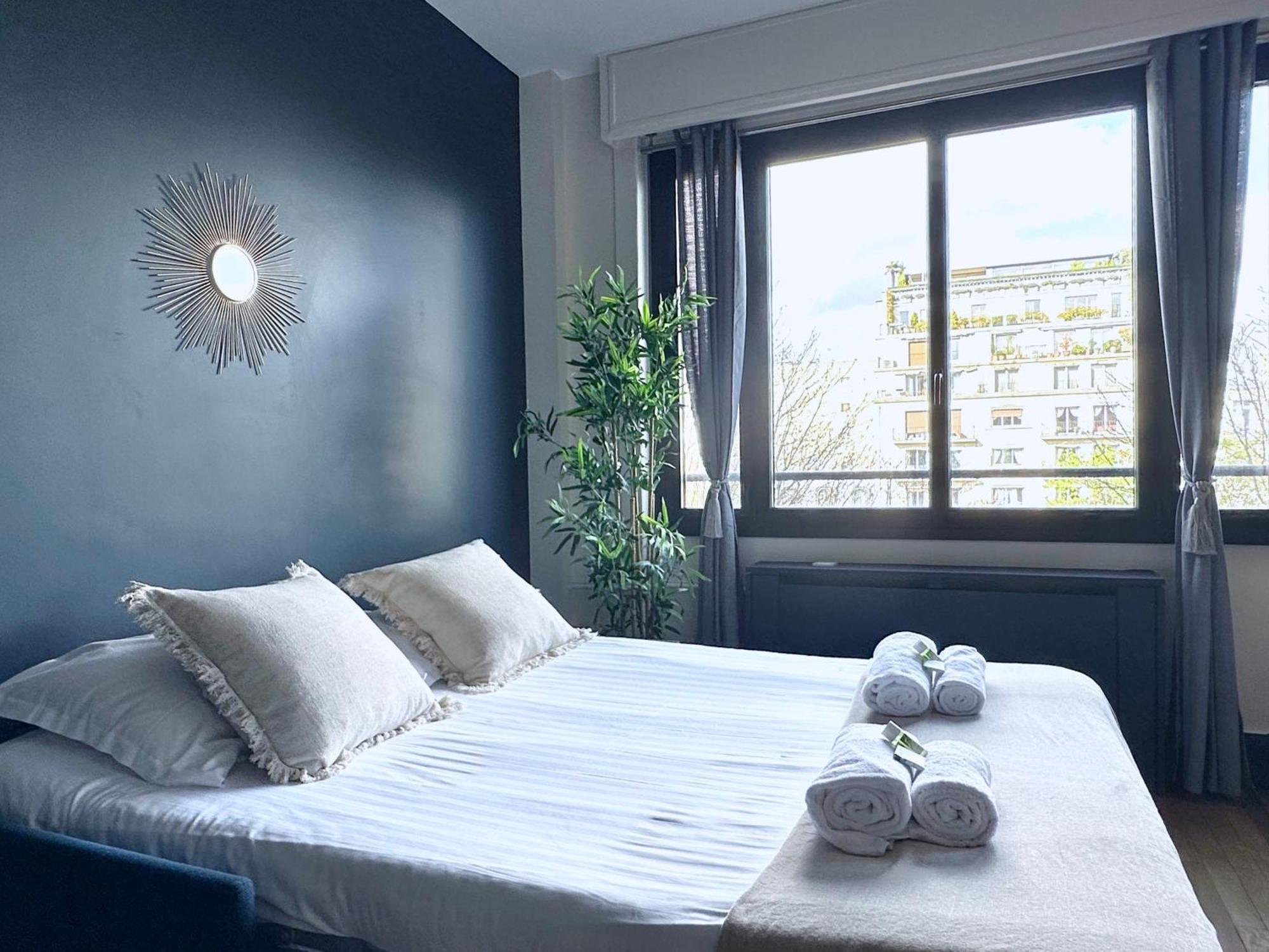 Stylish Apartment With A Balcony In Paris Eksteriør bilde