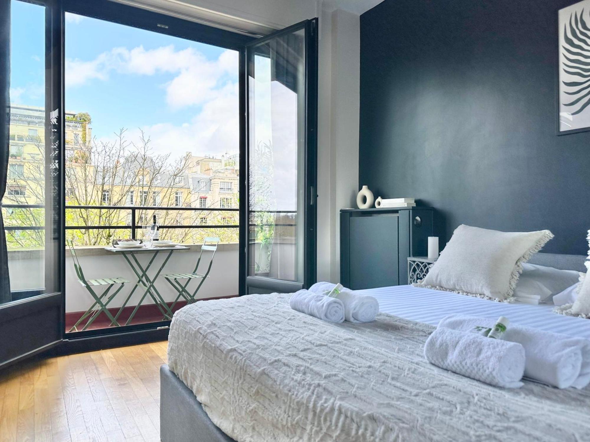 Stylish Apartment With A Balcony In Paris Eksteriør bilde