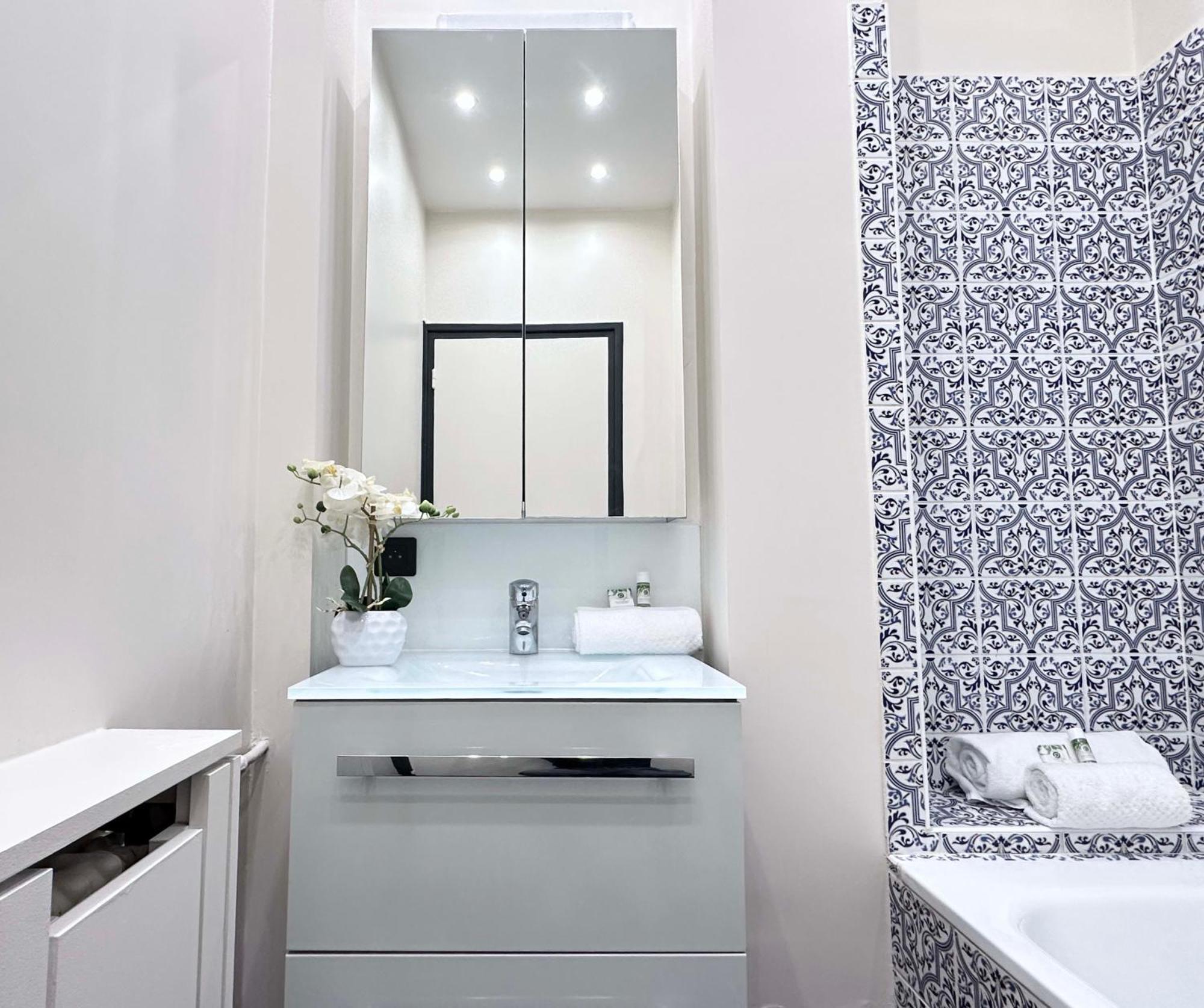 Stylish Apartment With A Balcony In Paris Eksteriør bilde