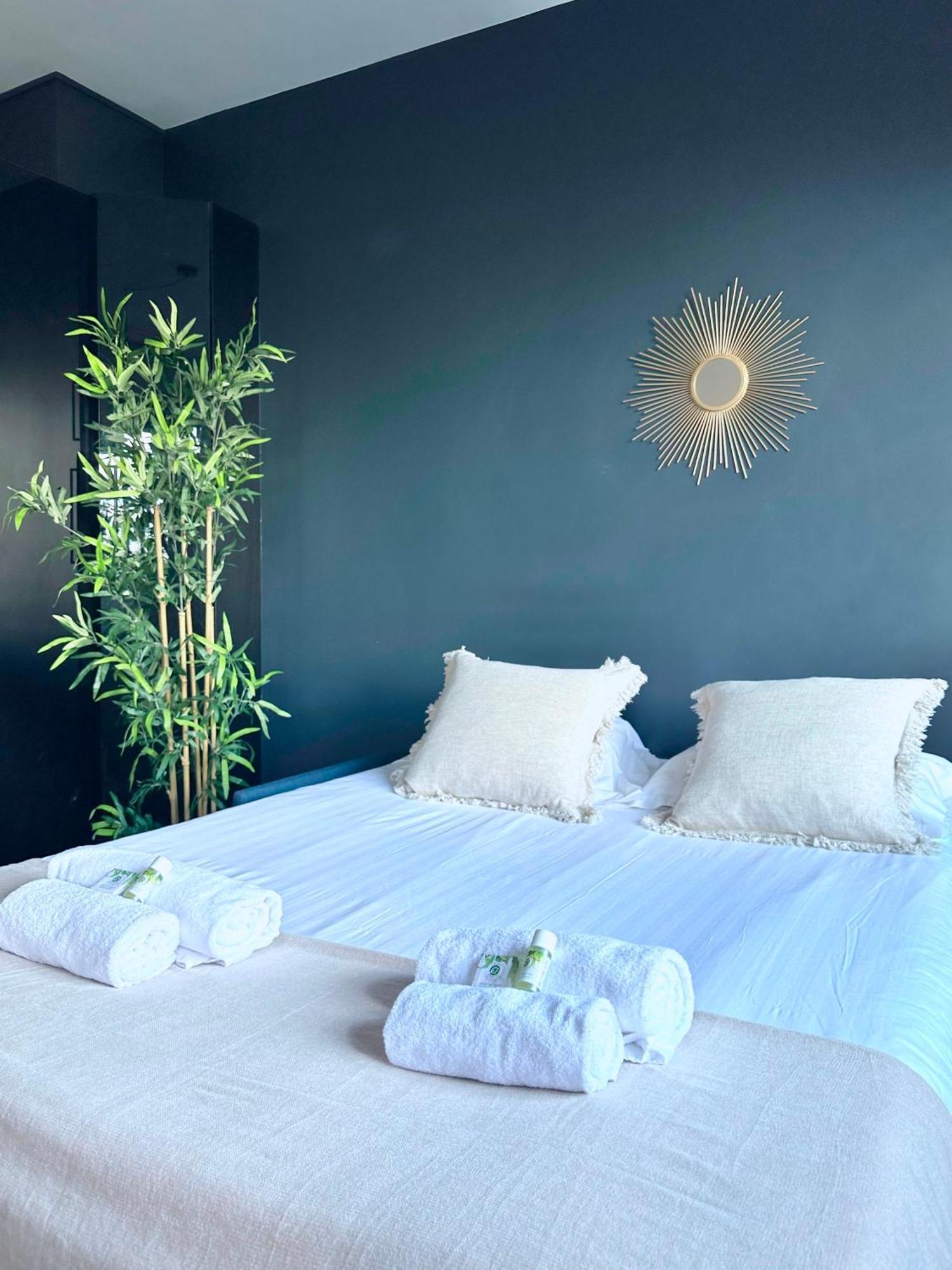 Stylish Apartment With A Balcony In Paris Eksteriør bilde