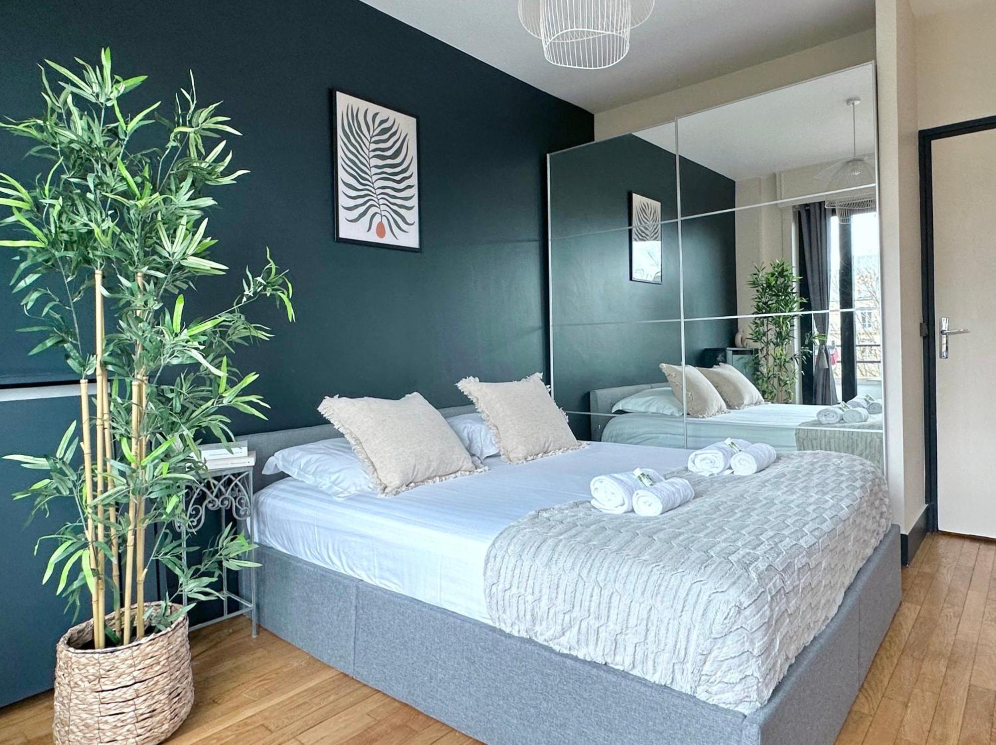 Stylish Apartment With A Balcony In Paris Eksteriør bilde